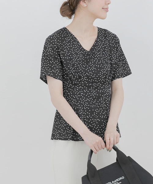 URBAN RESEARCH Sonny Label(アーバンリサーチサニーレーベル)の「Vネックドットブラウス(シャツ/ブラウス・レディース・ブラック/オフホワイト・FREE)」の1枚目の写真