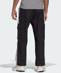アディダス アディカラー クラシックス 3ストライプ カーゴパンツ ブラック M adidas（アディダス）の「アディカラー クラシックス スリー