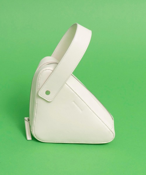 MAISON SPECIAL（メゾンスペシャル）の「トライアングルチェーンバッグ【MAISON SPECIAL/メゾンスペシャル】（ショルダーバッグ・レディース・ホワイト/ブラック/ブラウン・FREE）」の5枚目の写真