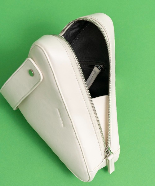 MAISON SPECIAL（メゾンスペシャル）の「トライアングルチェーンバッグ【MAISON SPECIAL/メゾンスペシャル】（ショルダーバッグ・レディース・ホワイト/ブラック/ブラウン・FREE）」の8枚目の写真