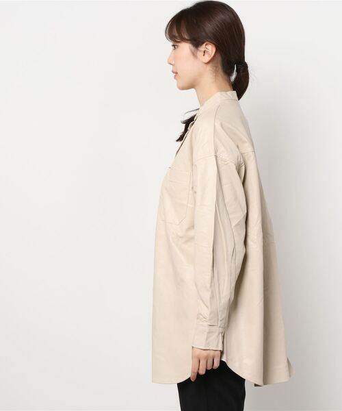 Per sist ence(パーシエンス)の「Per sist ence/パーシエンス フェイクレザー バンドカラーシャツ(シャツ/ブラウス・レディース・ブラック/ベージュ/アイボリー・FREE)」の5枚目の写真