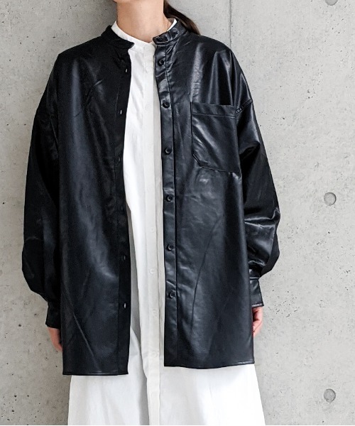 Per sist ence(パーシエンス)の「Per sist ence/パーシエンス フェイクレザー バンドカラーシャツ(シャツ/ブラウス・レディース・ブラック/ベージュ/アイボリー・FREE)」の2枚目の写真