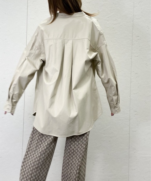 Per sist ence(パーシエンス)の「Per sist ence/パーシエンス フェイクレザー バンドカラーシャツ(シャツ/ブラウス・レディース・ブラック/ベージュ/アイボリー・FREE)」の13枚目の写真