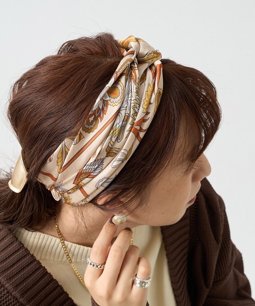DISCOAT（ディスコート）の「アラベスク柄スカーフ（バンダナ/スカーフ・レディース・ベージュ/レッド・FREE）」の2枚目の写真