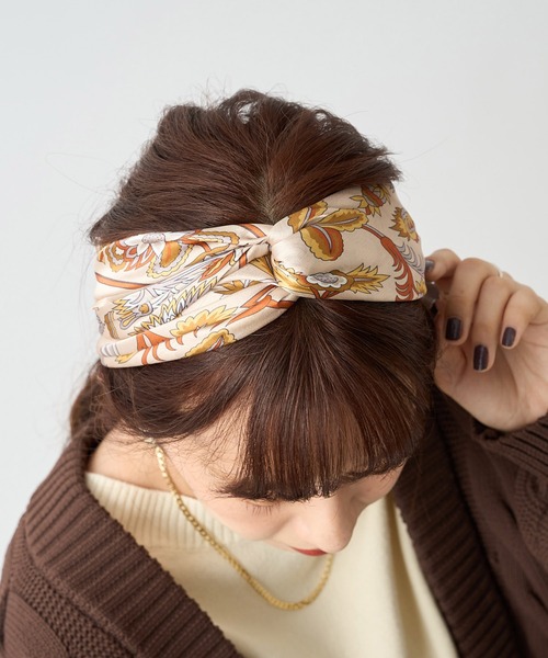 DISCOAT（ディスコート）の「アラベスク柄スカーフ（バンダナ/スカーフ・レディース・ベージュ/レッド・FREE）」の3枚目の写真