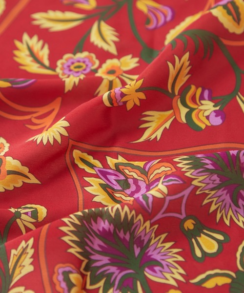 DISCOAT（ディスコート）の「アラベスク柄スカーフ（バンダナ/スカーフ・レディース・ベージュ/レッド・FREE）」の5枚目の写真