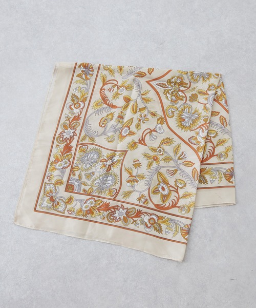 DISCOAT（ディスコート）の「アラベスク柄スカーフ（バンダナ/スカーフ・レディース・ベージュ/レッド・FREE）」の6枚目の写真