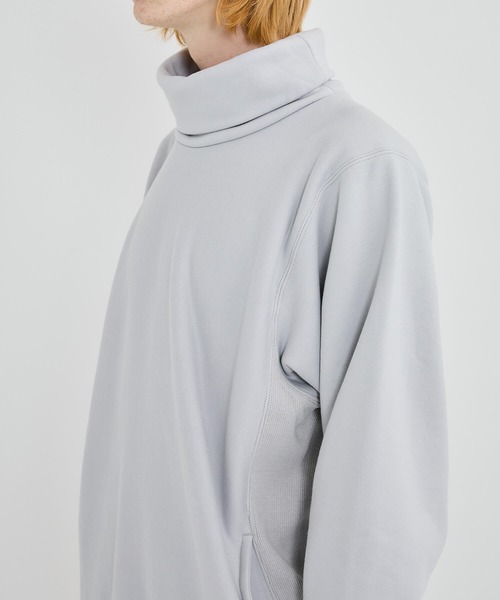 soe（ソーイ）の「【soe】NECKWARM SWEAT SHIRT（スウェット・メンズ・ブラック/グレー・1/2）」の13枚目の写真