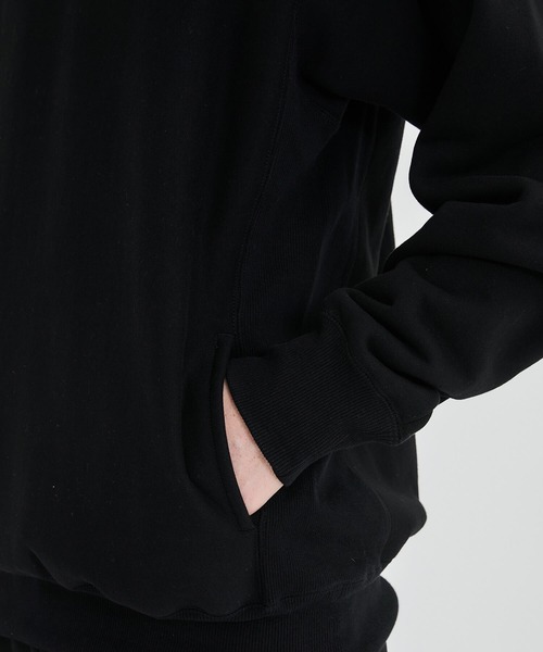 soe（ソーイ）の「【soe】NECKWARM SWEAT SHIRT（スウェット・メンズ・ブラック/グレー・1/2）」の16枚目の写真
