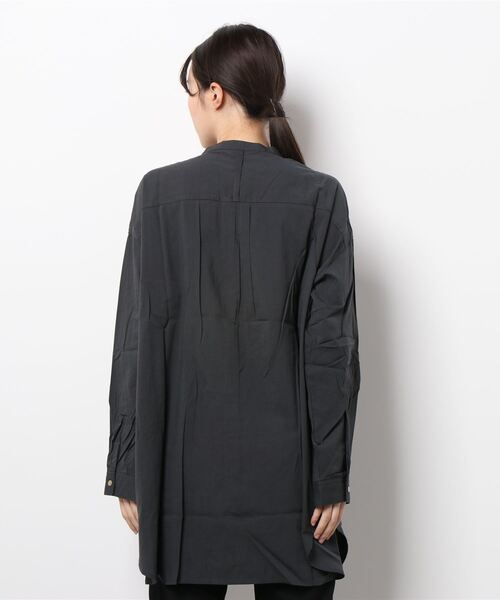 BELLUNA(ベルーナ)の「レースピンタック美人顔シャツチュニック(シャツ/ブラウス・レディース・オフホワイト/ブルーグレー/ワイン/チャコール・MEDIUM/LARGE/X-LARGE)」の11枚目の写真