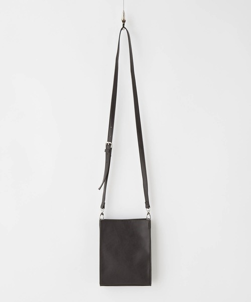 CLEL（クレイル）の「【CLEL】Square Shoulder Bag / 合皮スクエアショルダーバッグ ネックポーチ（ショルダーバッグ・メンズ・ブラック/オフホワイト/チャコールグレー/ダークブラウン/ブラック系その他/ブラック系/ブラック系1・FREE）」の16枚目の写真