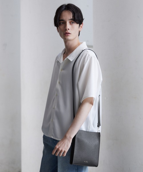CLEL（クレイル）の「【CLEL】Square Shoulder Bag / 合皮スクエアショルダーバッグ ネックポーチ（ショルダーバッグ・メンズ・ブラック/オフホワイト/チャコールグレー/ダークブラウン/ブラック系その他/ブラック系/ブラック系1・FREE）」の22枚目の写真