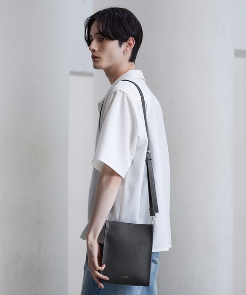 CLEL（クレイル）の「【CLEL】Square Shoulder Bag / 合皮スクエアショルダーバッグ ネックポーチ（ショルダーバッグ・メンズ・ブラック/オフホワイト/チャコールグレー/ダークブラウン/ブラック系その他/ブラック系/ブラック系1・FREE）」の21枚目の写真