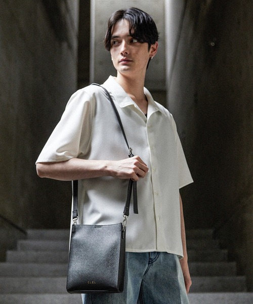 CLEL(クレイル)の「【CLEL】Square Shoulder Bag / 合皮スクエアショルダーバッグ ネックポーチ(ショルダーバッグ・メンズ・ブラック/オフホワイト/チャコールグレー/ダークブラウン/ブラック系その他/ブラック系/ブラック系1・FREE)」の21枚目の写真