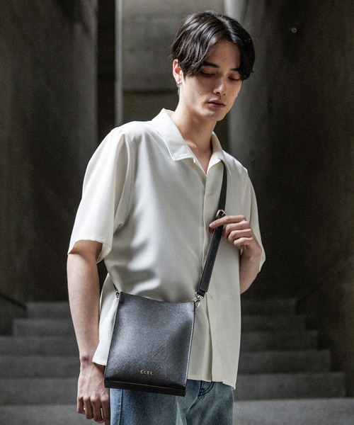 CLEL(クレイル)の「【CLEL】Square Shoulder Bag / 合皮スクエアショルダーバッグ ネックポーチ(ショルダーバッグ・メンズ・ブラック/オフホワイト/チャコールグレー/ダークブラウン/ブラック系その他/ブラック系/ブラック系1・FREE)」の19枚目の写真