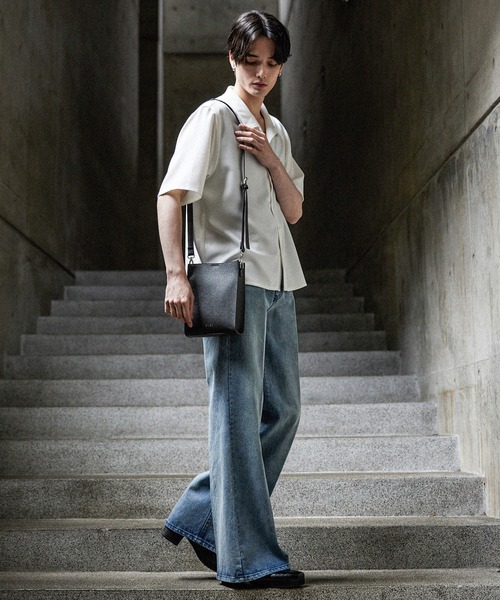 CLEL(クレイル)の「【CLEL】Square Shoulder Bag / 合皮スクエアショルダーバッグ ネックポーチ(ショルダーバッグ・メンズ・ブラック/オフホワイト/チャコールグレー/ダークブラウン/ブラック系その他/ブラック系/ブラック系1・FREE)」の16枚目の写真