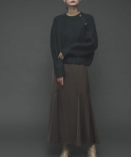 SENSE OF PLACE by URBAN RESEARCH（センスオブプレイスバイアーバンリサーチ）の「ストレッチアルパカボタンディテールセーター（ニット/セーター・レディース・グリーン/イエロー/アイボリー/ブラウン・ONE）」の4枚目の写真