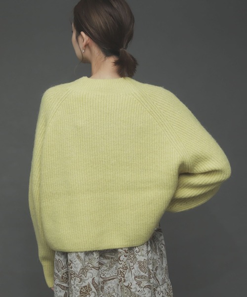 SENSE OF PLACE by URBAN RESEARCH（センスオブプレイスバイアーバンリサーチ）の「ストレッチアルパカボタンディテールセーター（ニット/セーター・レディース・グリーン/イエロー/アイボリー/ブラウン・ONE）」の8枚目の写真
