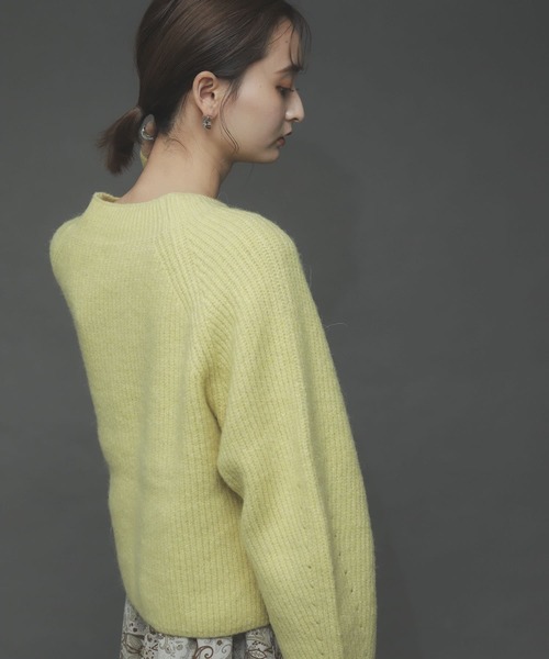 SENSE OF PLACE by URBAN RESEARCH（センスオブプレイスバイアーバンリサーチ）の「ストレッチアルパカボタンディテールセーター（ニット/セーター・レディース・グリーン/イエロー/アイボリー/ブラウン・ONE）」の9枚目の写真