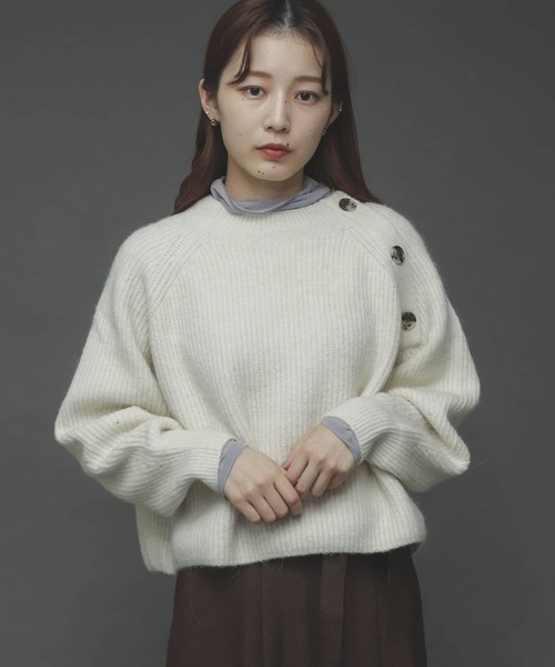 SENSE OF PLACE by URBAN RESEARCH（センスオブプレイスバイアーバンリサーチ）の「ストレッチアルパカボタンディテールセーター（ニット/セーター・レディース・グリーン/イエロー/アイボリー/ブラウン・ONE）」の22枚目の写真