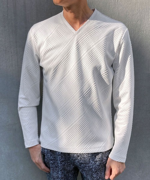 HIDEAWAYS NICOLE(ハイダウェイニコル)の「ブリスターチェックジャカード長袖Vネック(Tシャツ/カットソー・メンズ・ホワイト×ライトグレー/ネイビー×ホワイト/ブラック×ホワイト・LARGE/MEDIUM/X-LARGE)」の2枚目の写真