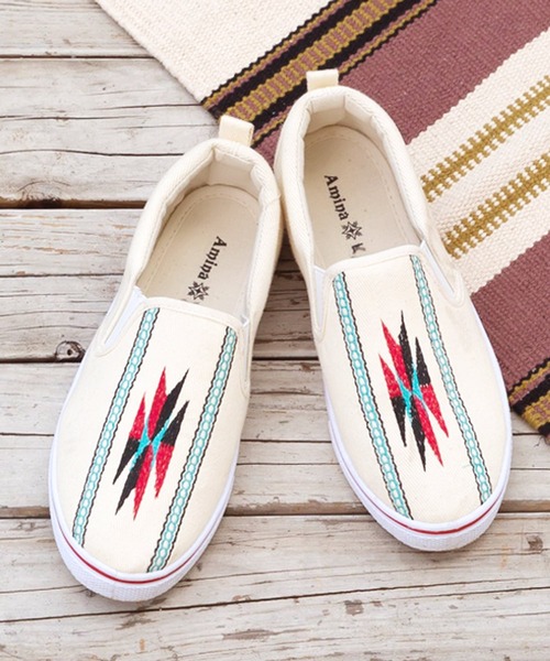 チャイハネ（チャイハネ）の「【チャイハネ】オルテガ刺繍スリッポン（スリッポン・レディース・ホワイト/ブラック/ブラウン/ターコイズブルー・M/L）」の2枚目の写真