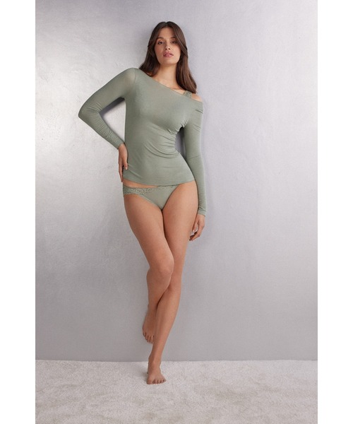 Intimissimi(インティミッシミ)の「ボートネック モダール カシミヤ ウルトラライト トップス【世界的ベストセラー】(ニット/セーター・レディース・ブラック/アイボリー/ナチュラル/ブルー/ライトベージュ/ホワイト/レッド/ヘザーグレー/ワインレッド/ライトパープル/ミント/ライトグリーン/ピンク/スカイブルー/アッシュグレー/ダークウッド/スモークピンク/ライトカーキ/グリーン系その他2/パープル/インディゴブルー/レッド系その他/アーミー/ベージュ/グレイッシュブルー/サーモンピンク/ダークベージュ/ダークインディゴブルー/ワイン系1/ワイン/グレー系/セージグリーン/オートミール/ライトブルー/クリアレッド/ライトイエロー/ライラック/ダークパープル/カーキ/モーブ系/ダークグリーン/ブルーグリーン/マルーン/チェリーピンク・S/M/L/XL)」の18枚目の写真