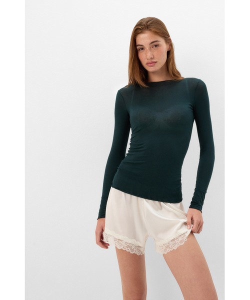 Intimissimi(インティミッシミ)の「ボートネック モダール カシミヤ ウルトラライト トップス【世界的ベストセラー】(ニット/セーター・レディース・ブラック/アイボリー/ナチュラル/ブルー/ライトベージュ/ホワイト/レッド/ヘザーグレー/ワインレッド/ライトパープル/ミント/ライトグリーン/ピンク/スカイブルー/アッシュグレー/ダークウッド/スモークピンク/ライトカーキ/グリーン系その他2/パープル/インディゴブルー/レッド系その他/アーミー/ベージュ/グレイッシュブルー/サーモンピンク/ダークベージュ/ダークインディゴブルー/ワイン系1/ワイン/グレー系/セージグリーン/オートミール/ライトブルー/クリアレッド/ライトイエロー/ライラック/ダークパープル/カーキ/モーブ系/ダークグリーン/ブルーグリーン/マルーン/チェリーピンク・S/M/L/XL)」の13枚目の写真