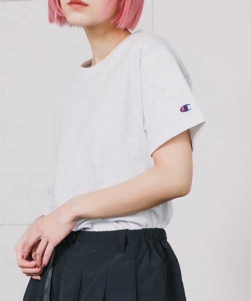 Champion(チャンピオン)の「Champion/チャンピオン Authentic T-SHIRTS レディース コットン 無地 半袖 Tシャツ(Tシャツ/カットソー・レディース・ホワイト/ブラック/ダークグリーン/パープル/ネイビー/グレー/マルーン/アッシュ/チャコール/レッド/ロイヤルブルー/オレンジ/オートミール/サンドベージュ/ケリーグリーン/オリーブ/ライトブルー・S/M/L/XL)」の4枚目の写真