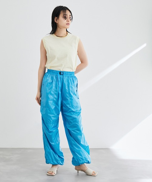 ADAM ET ROPE'（アダムエロペ）の「【晴雨兼用】撥水ナイロントラックパンツ（その他パンツ・レディース・ターコイズブルー/ベージュ系その他・FREE）」の16枚目の写真
