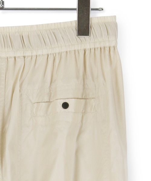 ADAM ET ROPE'（アダムエロペ）の「【晴雨兼用】撥水ナイロントラックパンツ（その他パンツ・レディース・ターコイズブルー/ベージュ系その他・FREE）」の18枚目の写真