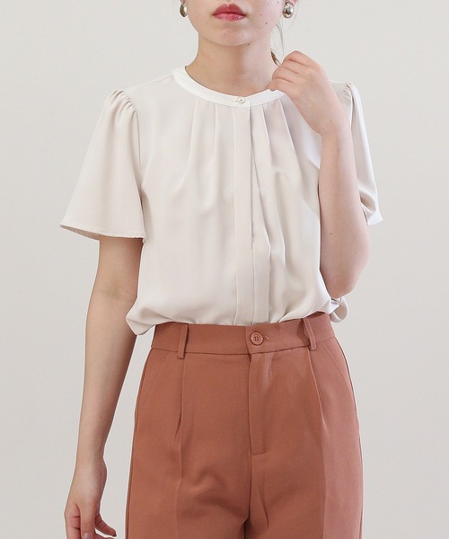 TRUDEA（トルディア）の「２way配色バンドカラーブラウス（シャツ/ブラウス・レディース・ホワイト/ベージュ/ネイビー/ミント/ピンクベージュ/グレイッシュベージュ/ブラウン/ホワイト×ネイビー/サックスブルー/ベージュ系その他/チャコールグレー・SMALL/MEDIUM/LARGE）」の5枚目の写真