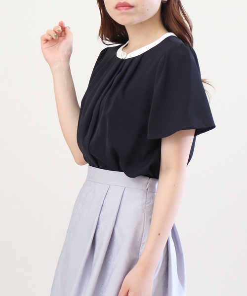 TRUDEA（トルディア）の「２way配色バンドカラーブラウス（シャツ/ブラウス・レディース・ホワイト/ベージュ/ネイビー/ミント/ピンクベージュ/グレイッシュベージュ/ブラウン/ホワイト×ネイビー/サックスブルー/ベージュ系その他/チャコールグレー・SMALL/MEDIUM/LARGE）」の9枚目の写真