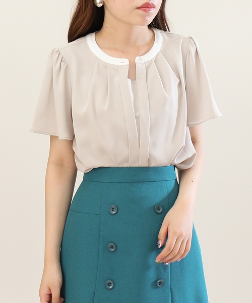 TRUDEA（トルディア）の「２way配色バンドカラーブラウス（シャツ/ブラウス・レディース・ホワイト/ベージュ/ネイビー/ミント/ピンクベージュ/グレイッシュベージュ/ブラウン/ホワイト×ネイビー/サックスブルー/ベージュ系その他/チャコールグレー・SMALL/MEDIUM/LARGE）」の17枚目の写真