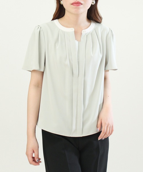 TRUDEA（トルディア）の「２way配色バンドカラーブラウス（シャツ/ブラウス・レディース・ホワイト/ベージュ/ネイビー/ミント/ピンクベージュ/グレイッシュベージュ/ブラウン/ホワイト×ネイビー/サックスブルー/ベージュ系その他/チャコールグレー・SMALL/MEDIUM/LARGE）」の22枚目の写真