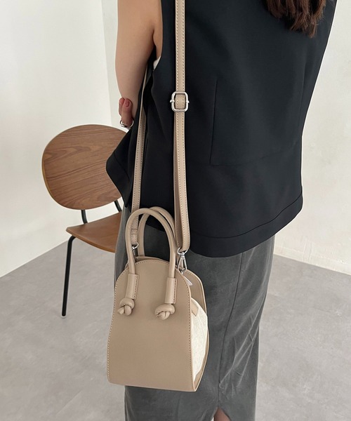 CAPRICIEUX LE'MAGE（カプリシューレマージュ）の「リネン巾着ラウンドショルダーバッグ（ショルダーバッグ・レディース・ブラック/ベージュ/カーキ・FREE）」の8枚目の写真