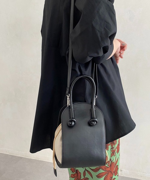 CAPRICIEUX LE'MAGE（カプリシューレマージュ）の「リネン巾着ラウンドショルダーバッグ（ショルダーバッグ・レディース・ブラック/ベージュ/カーキ・FREE）」の10枚目の写真