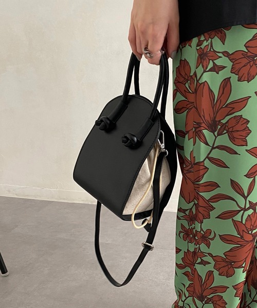 CAPRICIEUX LE'MAGE（カプリシューレマージュ）の「リネン巾着ラウンドショルダーバッグ（ショルダーバッグ・レディース・ブラック/ベージュ/カーキ・FREE）」の11枚目の写真