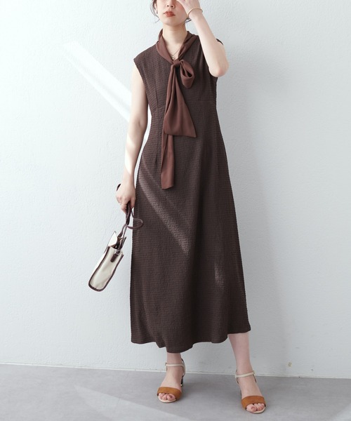 natural couture(ナチュラルクチュール)の「WEB限定/ラメシアーボータイポコポコカットワンピース(ワンピース・レディース・ブラック/ブラウン/ベージュ・FREE)」の2枚目の写真