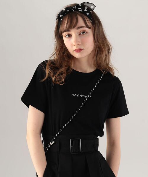 To b. by agnes b.（トゥービーバイアニエスベー）の「W984 TS ロゴTシャツ（Tシャツ/カットソー・レディース・ブラック・40/38）」の2枚目の写真