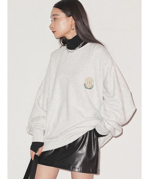 EMODA(エモダ)の「エンブレムロゴスウェット(スウェット・レディース・ホワイト/グレー/ブラック/ネイビー・FREE)」の4枚目の写真