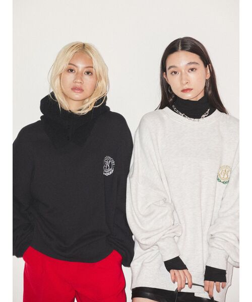 EMODA(エモダ)の「エンブレムロゴスウェット(スウェット・レディース・ホワイト/グレー/ブラック/ネイビー・FREE)」の5枚目の写真