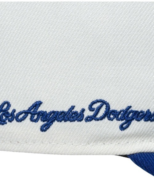 NEW ERA（ニューエラ）の「NEW ERA/ニューエラ キャップ LP59FIFTY MLB 2-Tone ロサンゼルス・ドジャース クロームホワイト ダークロイヤルバイザー 13327782（キャップ・メンズ・ホワイト×ブルー・7 3/8/7 1/4/7 1/2/7/7 1/8）」の4枚目の写真