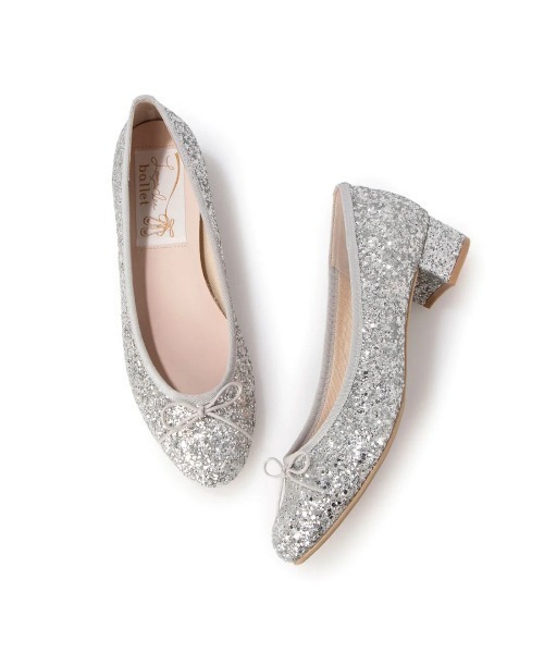 Launa lea ballet（ラウナレア バレエ）の「【新色】ラウンドグリッターバレエシューズ(B5601A)（バレエシューズ・レディース・グレイッシュベージュ/ブラック/シルバー/オフホワイト/ピンクベージュ・22.5cm/23.5cm/24.5cm/23.0cm/24.0cm/25.0cm/22.0cm/25.5cm/26.0cm/21.5cm）」の5枚目の写真