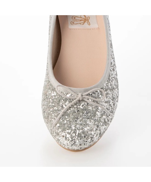 Launa lea ballet（ラウナレア バレエ）の「【新色】ラウンドグリッターバレエシューズ(B5601A)（バレエシューズ・レディース・グレイッシュベージュ/ブラック/シルバー/オフホワイト/ピンクベージュ・22.5cm/23.5cm/24.5cm/23.0cm/24.0cm/25.0cm/22.0cm/25.5cm/26.0cm/21.5cm）」の7枚目の写真