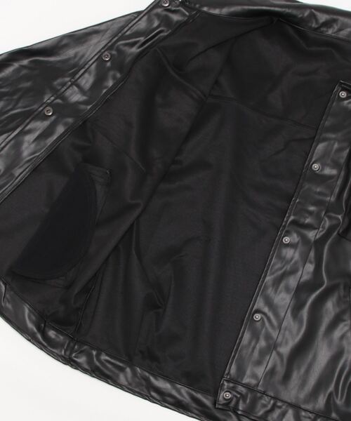 ANAP（アナップ）の「フェイクレザーオーバージャケット（カバーオール・レディース・ブラック/アイボリー・FREE）」の3枚目の写真