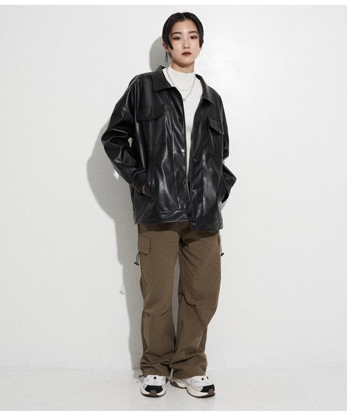 ANAP（アナップ）の「フェイクレザーオーバージャケット（カバーオール・レディース・ブラック/アイボリー・FREE）」の5枚目の写真