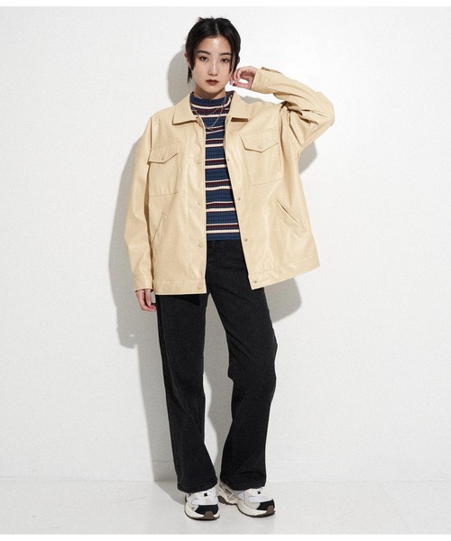 ANAP（アナップ）の「フェイクレザーオーバージャケット（カバーオール・レディース・ブラック/アイボリー・FREE）」の4枚目の写真