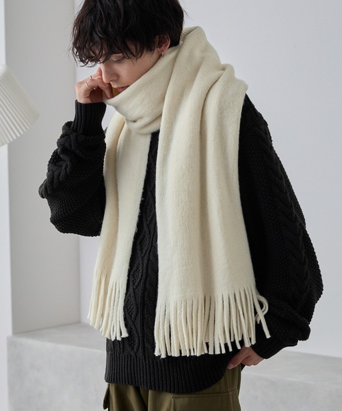 MONO-MART(モノマート)の「ボリュームラッセルカラーマフラー(マフラー・メンズ・ダークグリーン/ブラック/ライトグレー/ベージュ/モカ/チャコール/ネイビー/ライトブルー/ダークオリーブ/アッシュブラウン/ダークグレー/ナチュラル/ダークネイビー/テラコッタ/チェリーレッド/ブルー系・FREE)」の9枚目の写真