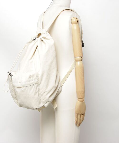shesame（シーセム）の「アシメデザインリュック（バックパック/リュック・レディース・アイボリー・フリー）」の9枚目の写真